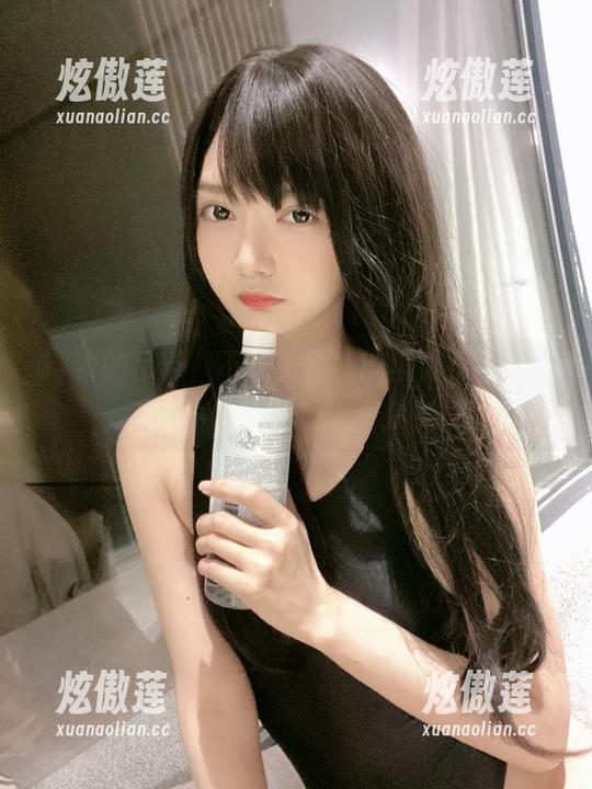 51酱 51酱的吊带,不止是穿着的魔力,原图里的小细节更让人着迷!