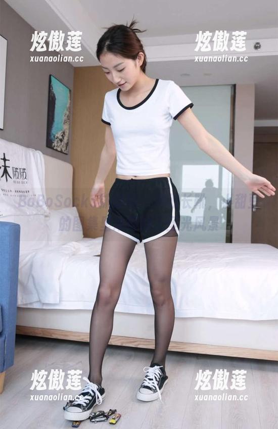 BoBoSocks袜啵啵-小甜豆 BoBoSocks袜啵啵 - 两双长靴,小甜豆的图集里难得的无圣光风景