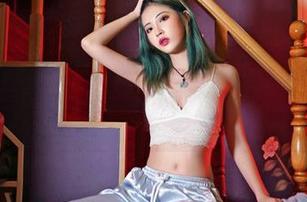 Feilin嗲囡囡 – 当娜依灵儿化身秘书，精选图片让人忍不住多瞧几眼！