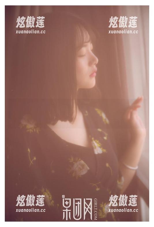 GIRLT果团网 果团网新发现:美女球迷无圣光的场下较量,图片中谁主沉浮?