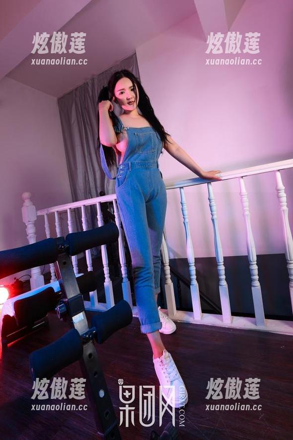 GIRLT果团网 纯真与诱惑的碰撞:果团网的芭比女神写真图册,竟成了某种欲望的代名词。