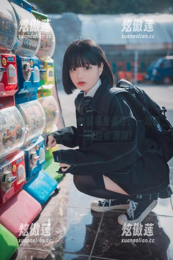 Jenny(정제니)的套装私房美图：一边暴露非主流，一边自信满满！
