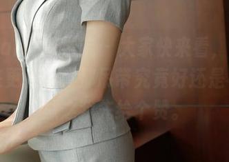 MFStar模范学院 – 大家快来看，甜筒晓彤又来更新了，那吊带究竟好还是不好，总之我先给个赞。