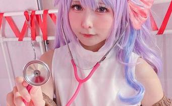 SayoMomo的户外写真：她和大树的亲密互动（别想歪）！