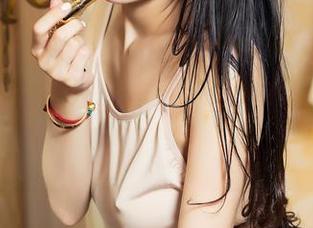 TouTiao头条女神 – 看张蓝欣如何在原图中化身女神！只要一眼，你就会领取命定的眼神