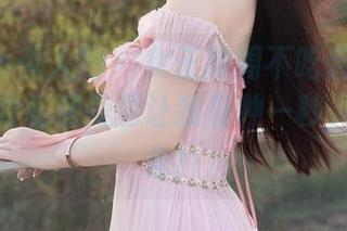 Xiuren秀人网 – 女王周周不吃香菜出奇招，她的私房美图让我有种一秒入宫的想象！