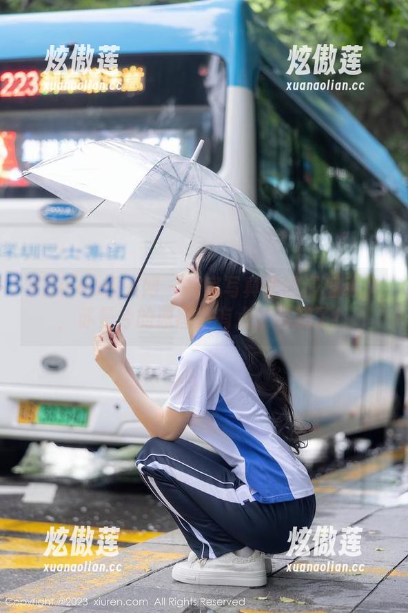 Xiuren秀人网-苏曼兮 Xiuren秀人网 - 居家写真里的滑稽动作,苏曼兮的原图真有点太有戏了!
