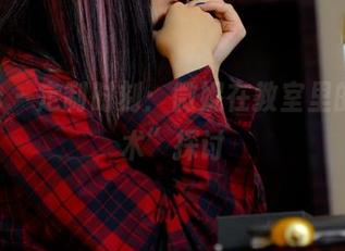 pans – 定制时刻：微妮在教室里的“学术”探讨