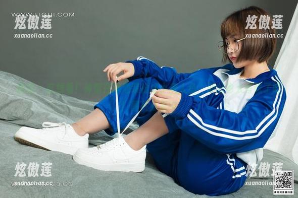 丽柜-钟情 丽柜 - 在线看!钟情在泳池装扮成小美人鱼,泳帽也太夸张了吧!图片分享中