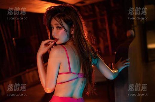 于芷晴 微密圈 - 于芷晴的粉白内衣–这张图片让我想到了草莓奶昔
