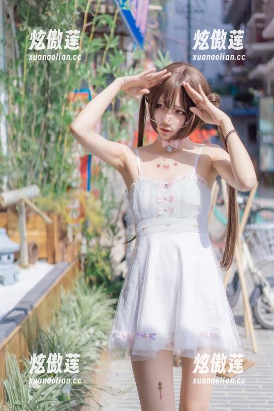 五更百鬼 cos里藏着的忧伤,五更百鬼的白丝JK作品,来嗅嗅这份氛围吧。
