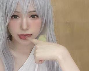 倦倦喵的全集写真，温柔得像细雨中的猫咪