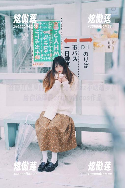 兔子Zzz不吃胡萝卜 在丽江屋顶的空中,兔子Zzz不吃胡萝卜给你演绎最crazy的cos作品