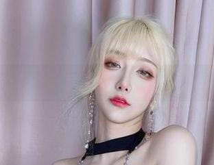 一夜之间，啾小妍的美图分享像猫一样悄无声息。