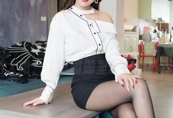 嗲囡囡 – Emily尹菲：在天台上，不只是晒太阳，还有图册里的奇葩Pose