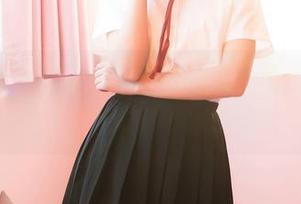 嗲囡囡 – 冯木木：她的礼服在高清图库里旋转，像一片梦中的云朵。
