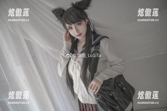 塔塔_Lo1iTa 当塔塔_Lo1iTa的身影遇上办公室:这张图片实在太撩了吧?