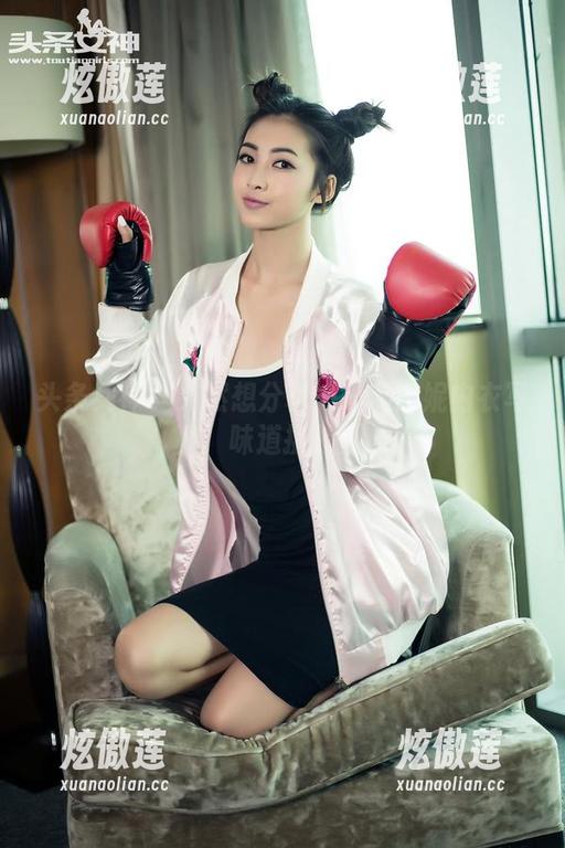 头条女神-杨曼妮 头条女神 - 突然想分享——杨曼妮内衣写真,味道挺特别的