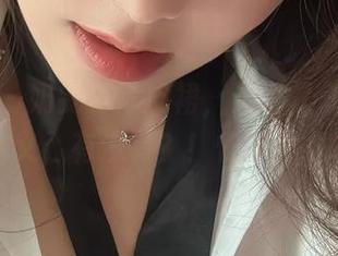 微密圈 – 奶雯的黑皮裙，这才是美图的真正定义，有没有？！快来下载啊！