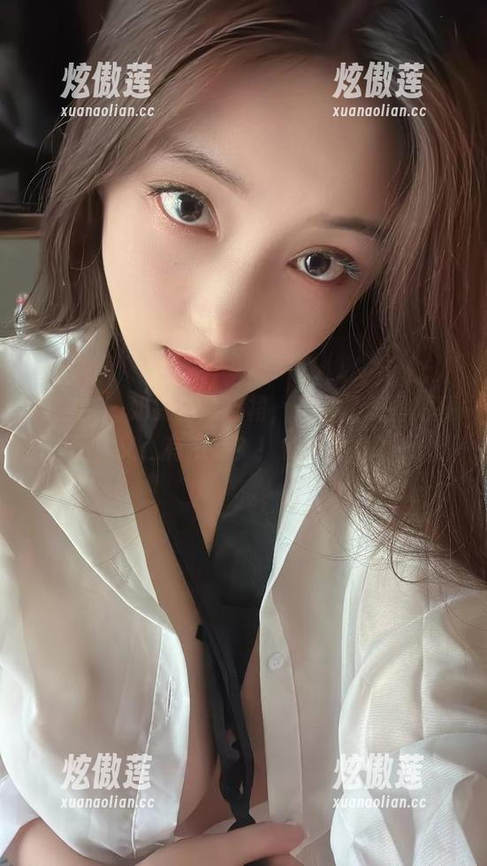 奶雯 微密圈 - 奶雯的黑皮裙,这才是美图的真正定义,有没有?!快来下载啊!