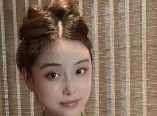 微密圈 – 这些是奶雯的美脚，资源直接敲疼我的眼。