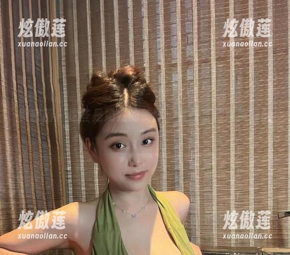奶雯 微密圈 - 这些是奶雯的美脚,资源直接敲疼我的眼。