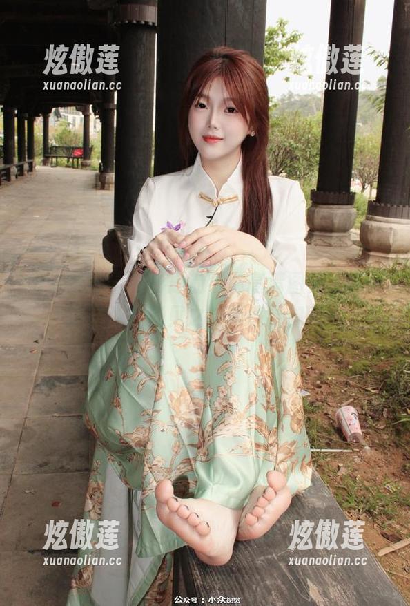 小众视觉-彤彤 小众视觉 - 看彤彤的学妹高清图集,我瞬间产生了先见之明预感要加班!