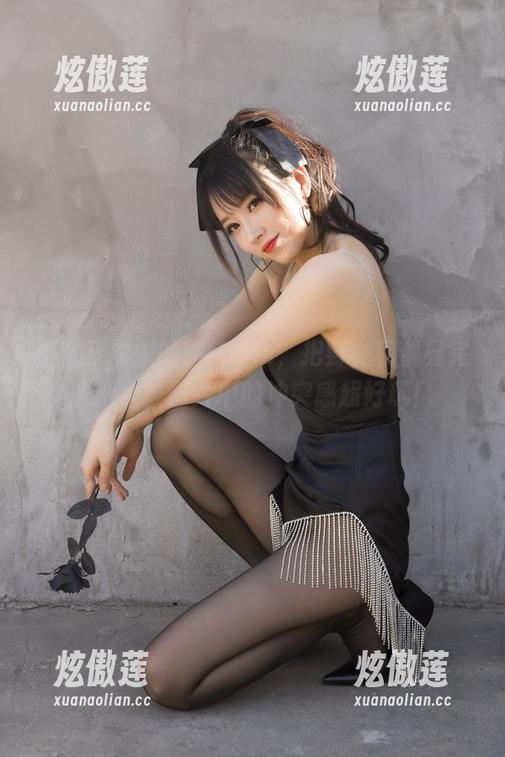 小女巫露娜 小女巫露娜的豹纹cos,把野性和优雅完美结合,图片中的冲突感超好玩!