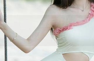 尤果网 – 赵伊彤的最新照片：咱们的皮衣女神，又秀出了哪个角度的魅力？