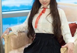 推女郎 – 呃…看着谭冰的兔女郎作品，内心OS：别让人发现你的小心心。