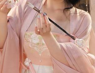 高清壁纸，只想把桃暖酱的学妹揽入怀里，图个心安。