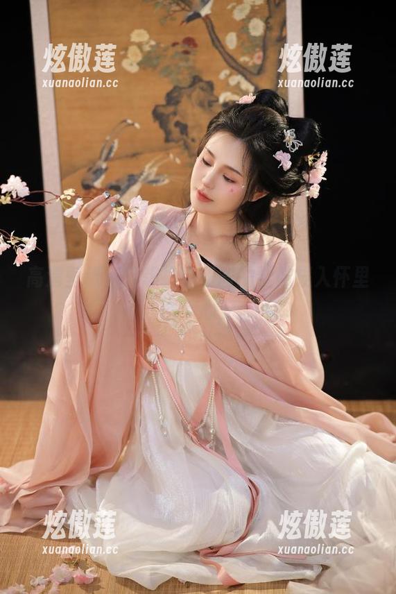 桃暖酱 高清壁纸,只想把桃暖酱的学妹揽入怀里,图个心安。