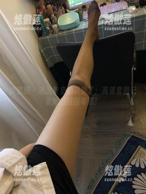 微密圈 - 逃出教室的桃脱了：高清套图记录她的校园奇遇！