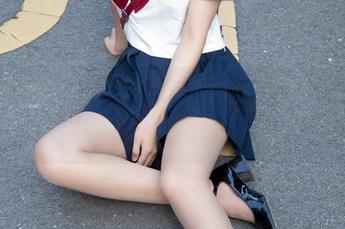 梦丝女神 – 棉袜与璇璇：在柔软中找寻不一样的写真感！