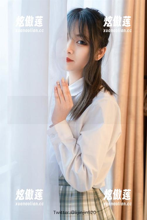 梨瑾瑾 除了油亮,梨瑾瑾的全套写真还有些许小调皮