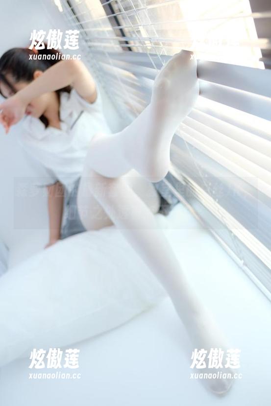 森萝财团 森萝财团的最新套图,教室里的白丝JK,细节之处透着点不一样。