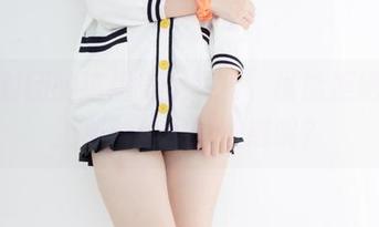森萝财团的这组美足写真，谁能拒绝凉席上那种优雅的蛊惑呢？