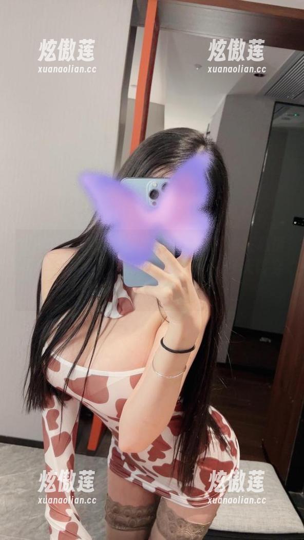 沈汝凡超哇塞 微密圈 - 沈汝凡超哇塞的空姐形象在私房写真中犹豫不决的小迷茫,好像今天该穿什么好呢?