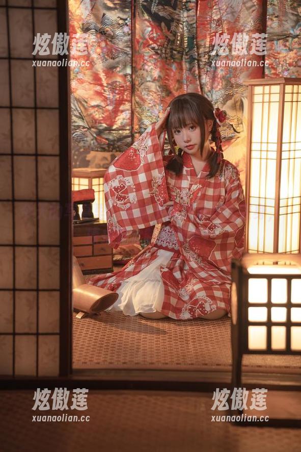爆机少女喵小吉 今天的写真里,爆机少女喵小吉大变身,原来是定制棉袜秀!