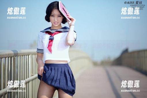 爱丝-瑶瑶 爱丝 - 瑶瑶——高跟鞋私房图集的主宰,走的不像个规则里的人。