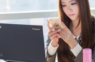 爱蜜社 – 张思允的秘书情：这图包里的腰线可能比老板的逻辑还靠谱！