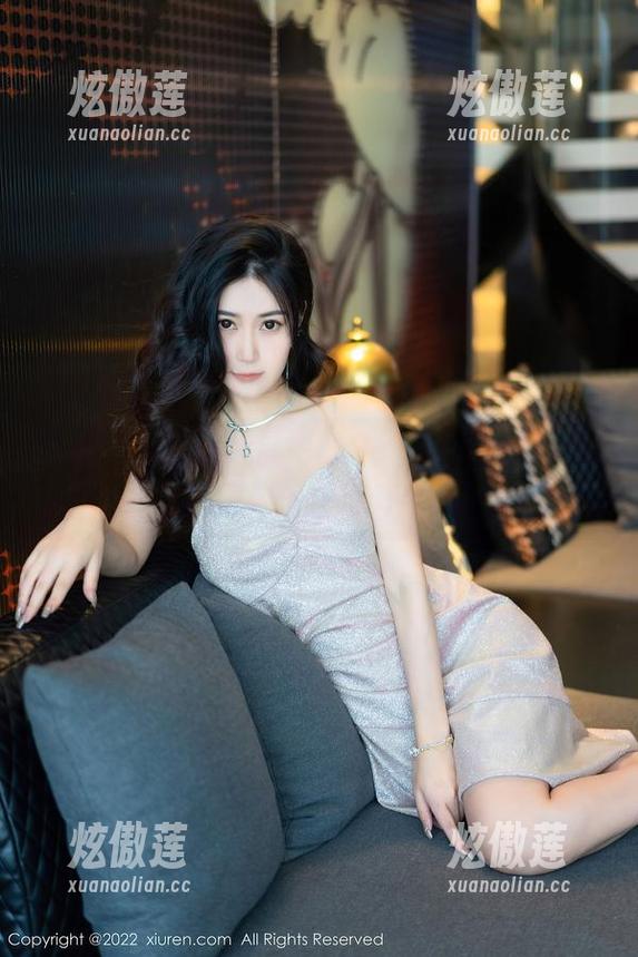 秀人网-HeyuZhang 秀人网 - 制服风暴中的HeyuZhang,私房图包慢慢打开中...