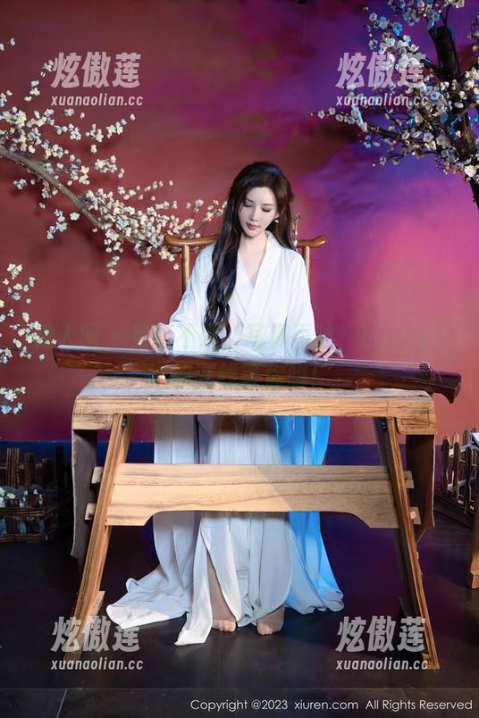 秀人网-lingyu69 秀人网 - 灵魂不死,写真不休!Lingyu学姐在线等你哦!