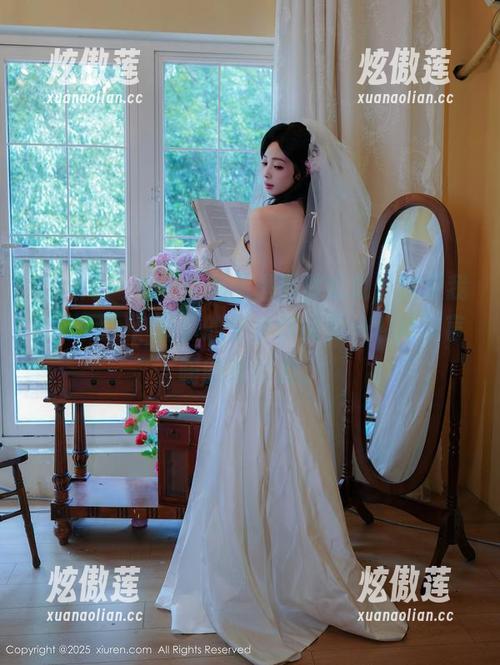 秀人网-允尔 秀人网 - 每一帧都像是默默在说“这是我的王冠”,允尔的全套作品有一种难以言喻的吸引力。