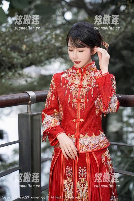秀人网-区静瑶 秀人网 - 区静瑶的长腿写真:吃面的人真的不能在这种情况下用筷子,太容易撒野了!