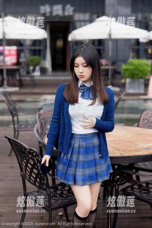 秀人网 - 想着要不要买一条连衣裙，结果不小心被大美媚京的全套原图打动了！