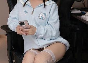 秀人网 – 黑色全集在此！小紫儿好像是从月球归来的时髦外星人，惊呆我了！