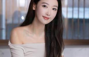 秀人网 – 糯美子MINIbabe送上的黑丝作品集，似乎有点小心机呢。