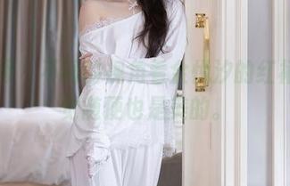 秀人网 – 不同的视角看金悦汐的红裙，感觉随便也是美的。