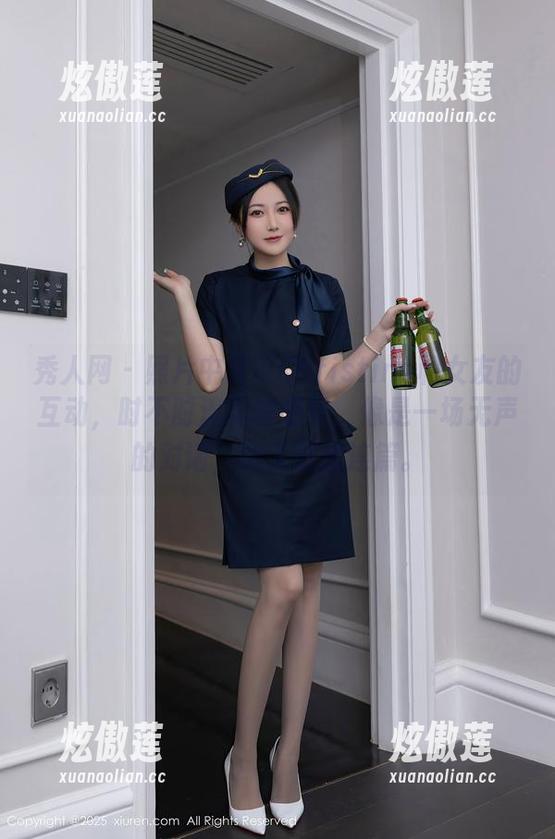秀人网-黄可Christine 秀人网 - 照片中黄可Christine和女友的互动,时不时流露的感觉,像是一场无声的对话,让人遐想连篇。